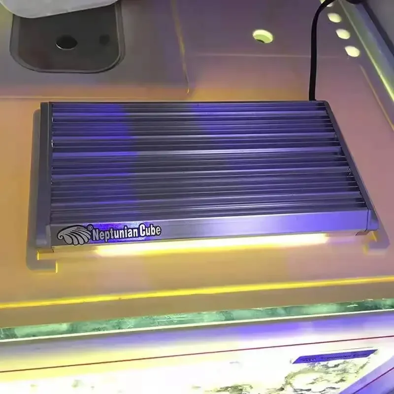 Luce LED Neptunian Cube Refugi - Marine Aquarium Cube recensione e prezzo